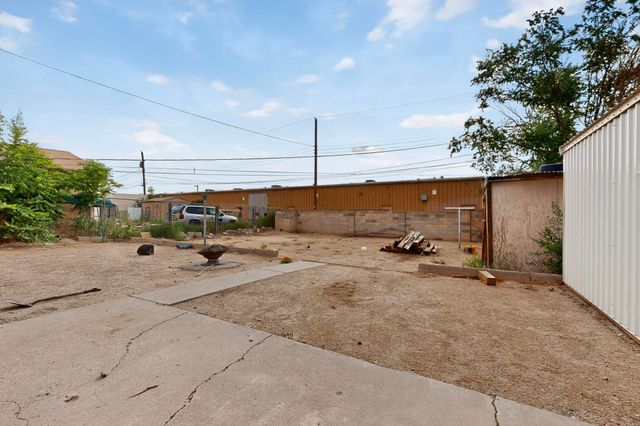 2833 HERMOSA Drive NE, Albuquerque, NM 87110