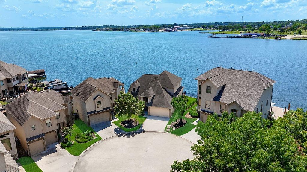 326 Old Aqua Landing W, Conroe, TX 77356