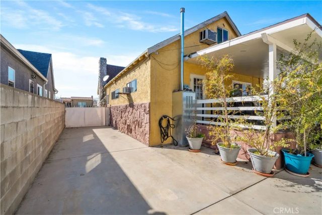 8766 Dalton Avenue, Los Angeles, CA 90047