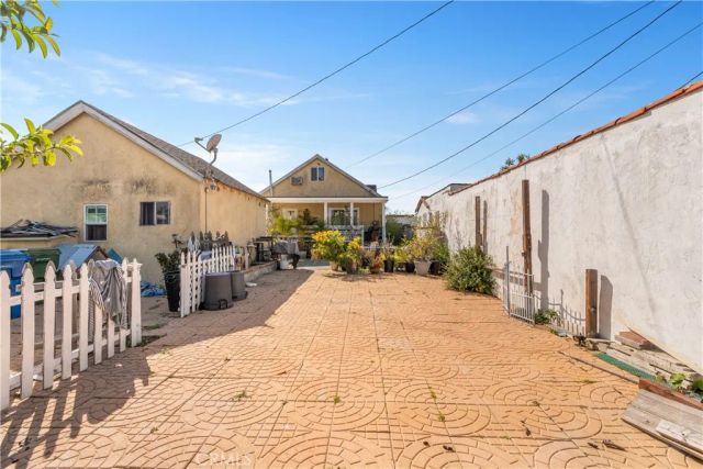 8766 Dalton Avenue, Los Angeles, CA 90047