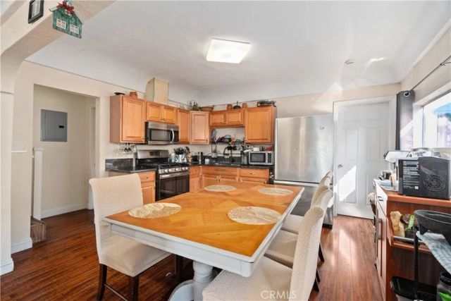 8766 Dalton Avenue, Los Angeles, CA 90047