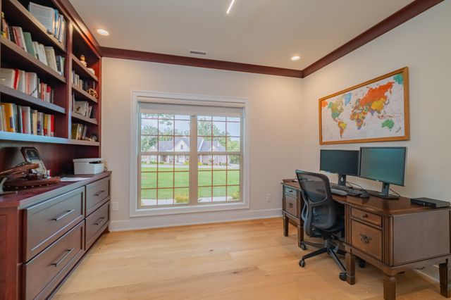 30 Pinehurst Dr, Manchester, TN 37355