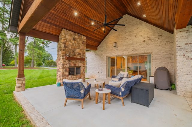 30 Pinehurst Dr, Manchester, TN 37355