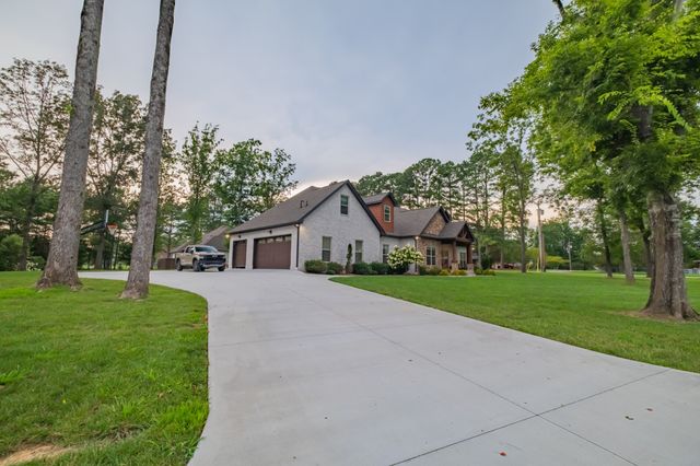 30 Pinehurst Dr, Manchester, TN 37355