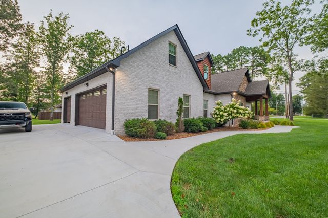30 Pinehurst Dr, Manchester, TN 37355