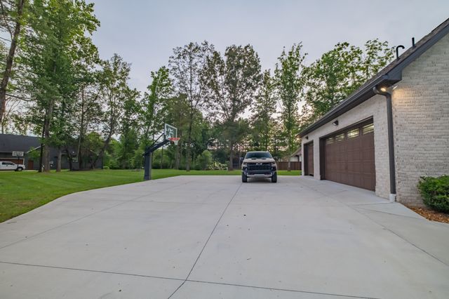 30 Pinehurst Dr, Manchester, TN 37355