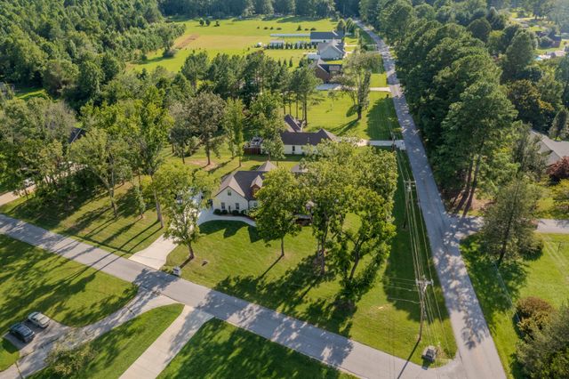 30 Pinehurst Dr, Manchester, TN 37355