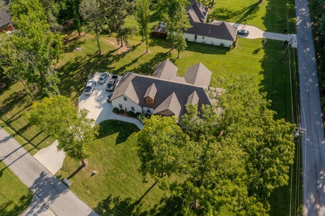 30 Pinehurst Dr, Manchester, TN 37355