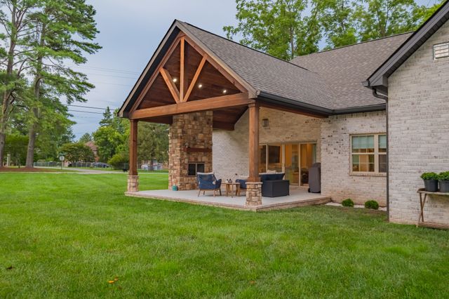 30 Pinehurst Dr, Manchester, TN 37355