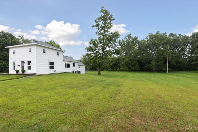 716 N Cass Avenue, Vassar, MI 48768