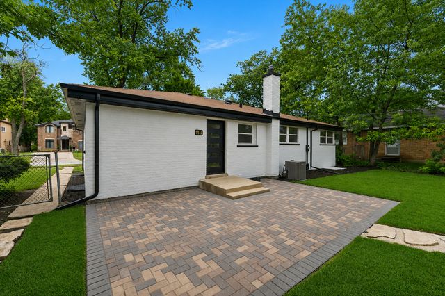 9513 Lowell Avenue, Skokie, IL 60076