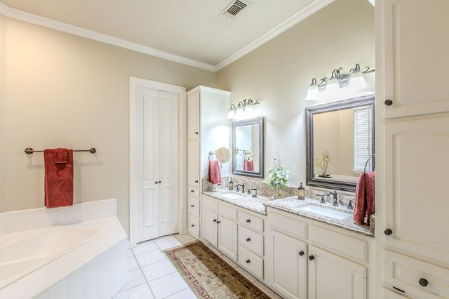 757 Village Green Drive, Desoto, TX 75115