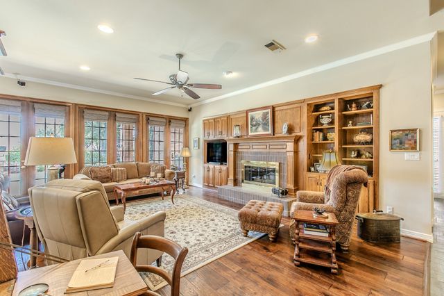 757 Village Green Drive, Desoto, TX 75115