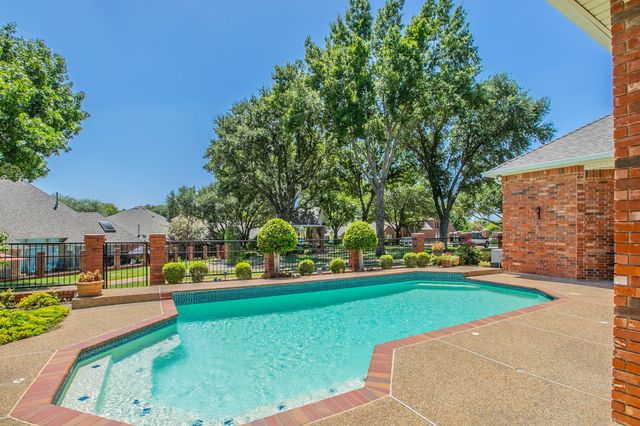 757 Village Green Drive, Desoto, TX 75115