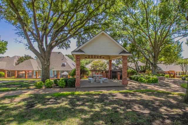 757 Village Green Drive, Desoto, TX 75115