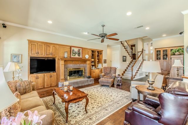 757 Village Green Drive, Desoto, TX 75115