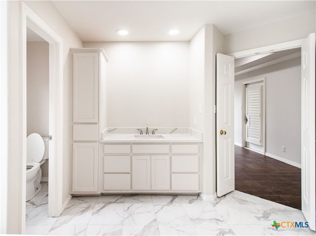 202 Ridge View, Victoria, TX 77904