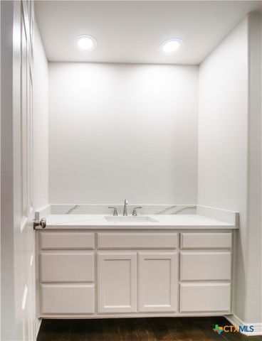 202 Ridge View, Victoria, TX 77904