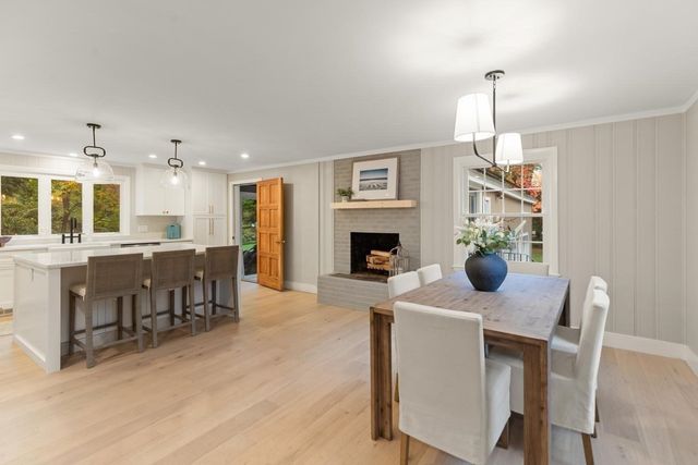 124 Hillside Rd, North Andover, MA 01845