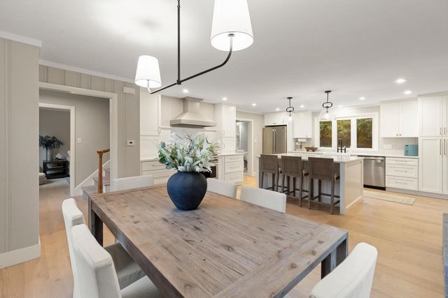 124 Hillside Rd, North Andover, MA 01845