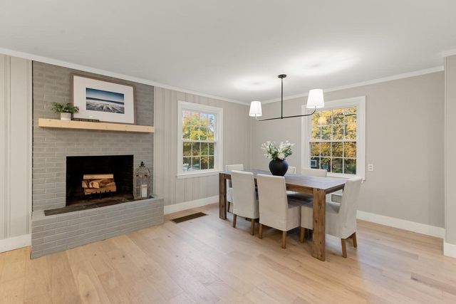 124 Hillside Rd, North Andover, MA 01845