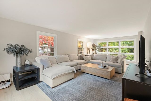 124 Hillside Rd, North Andover, MA 01845