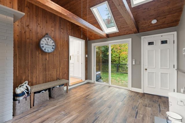 124 Hillside Rd, North Andover, MA 01845