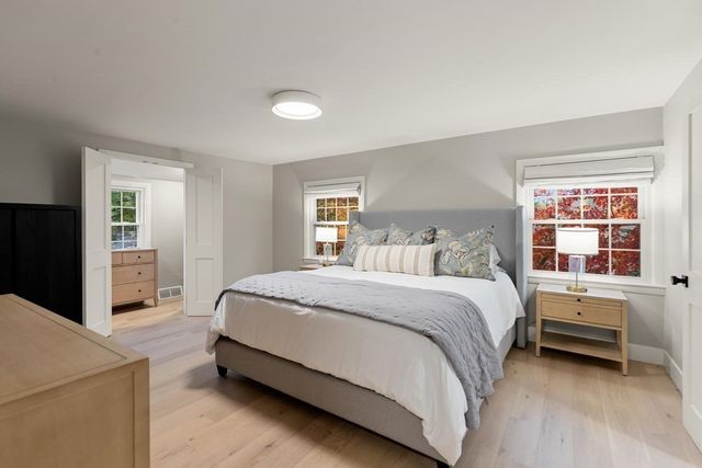 124 Hillside Rd, North Andover, MA 01845