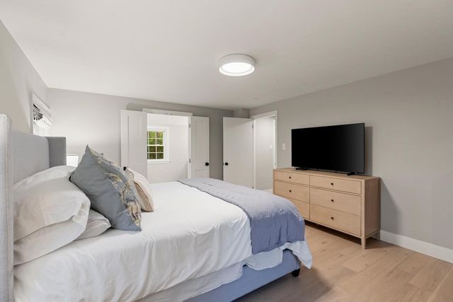 124 Hillside Rd, North Andover, MA 01845