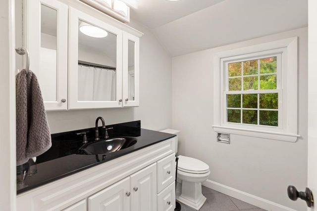 124 Hillside Rd, North Andover, MA 01845