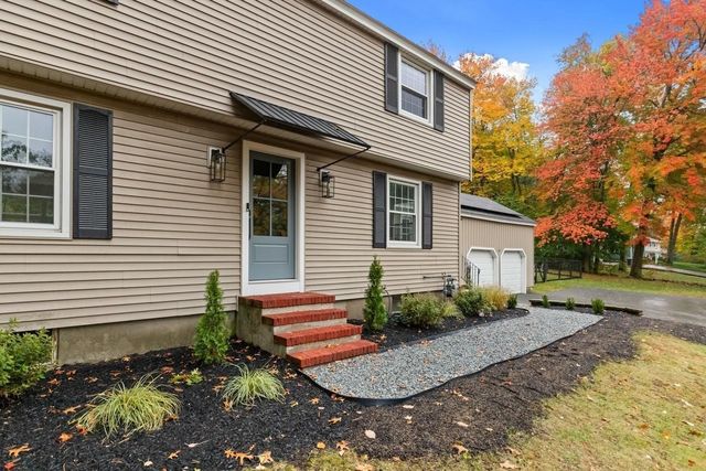 124 Hillside Rd, North Andover, MA 01845
