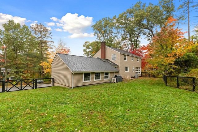 124 Hillside Rd, North Andover, MA 01845