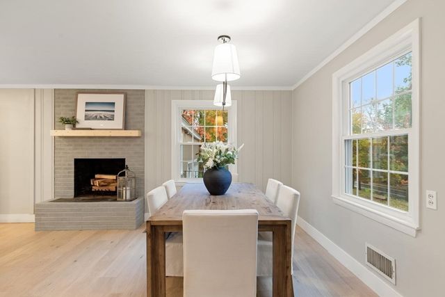 124 Hillside Rd, North Andover, MA 01845