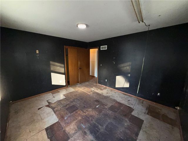 1530 NW 67TH Street, Kansas City, MO 64118