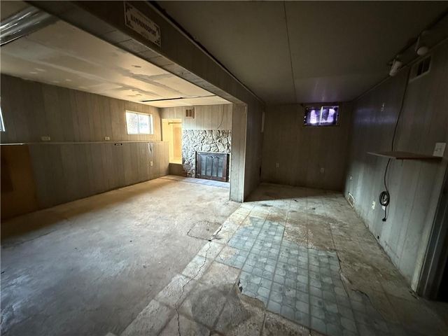 1530 NW 67TH Street, Kansas City, MO 64118