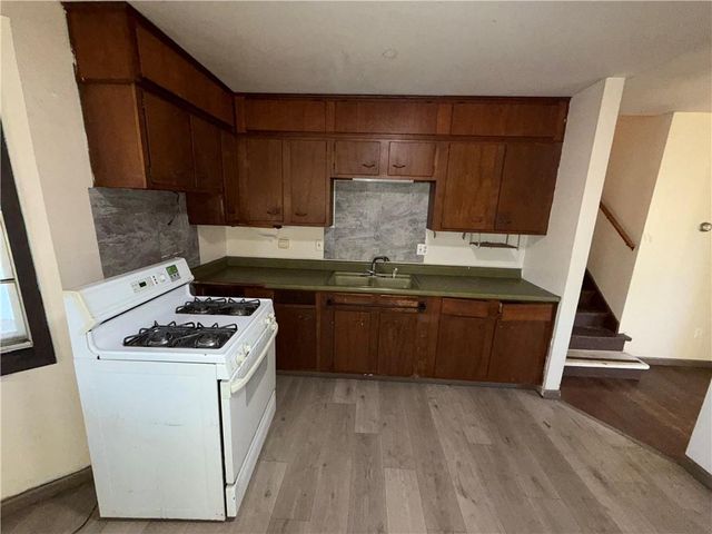 1530 NW 67TH Street, Kansas City, MO 64118