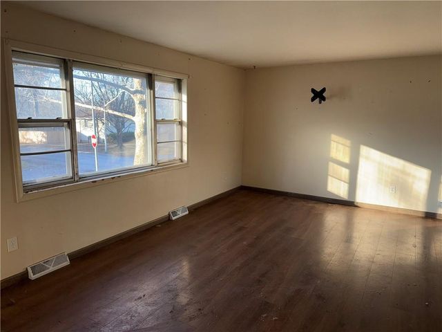 1530 NW 67TH Street, Kansas City, MO 64118