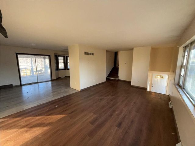 1530 NW 67TH Street, Kansas City, MO 64118