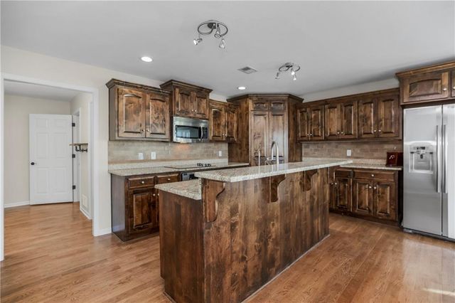 83 Beach Drive, Lake Tapawingo, MO 64015