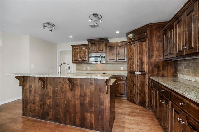 83 Beach Drive, Lake Tapawingo, MO 64015