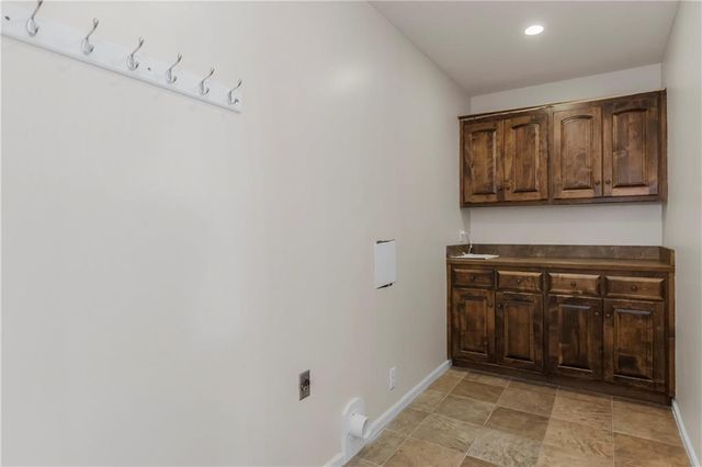 83 Beach Drive, Lake Tapawingo, MO 64015