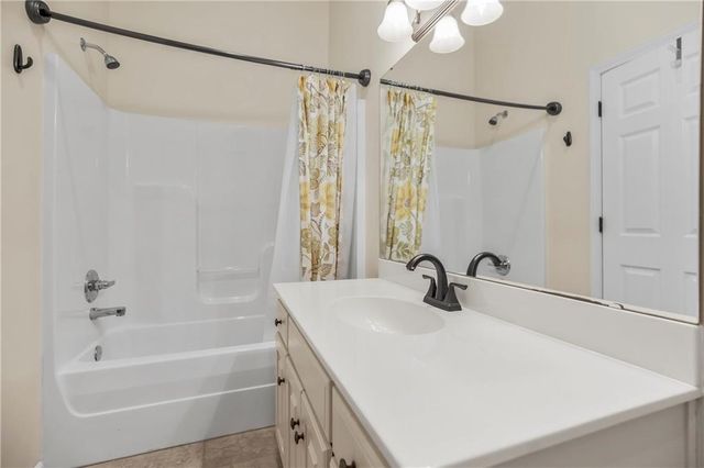 83 Beach Drive, Lake Tapawingo, MO 64015