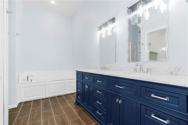 83 Beach Drive, Lake Tapawingo, MO 64015