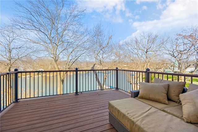 83 Beach Drive, Lake Tapawingo, MO 64015