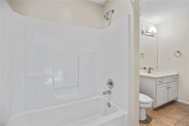 83 Beach Drive, Lake Tapawingo, MO 64015