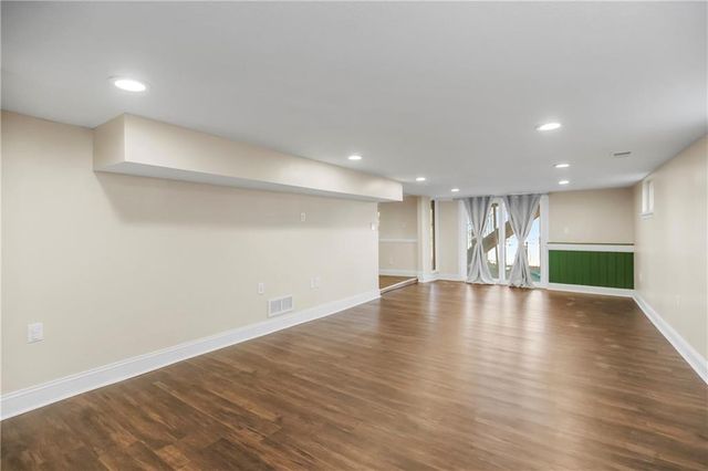 83 Beach Drive, Lake Tapawingo, MO 64015