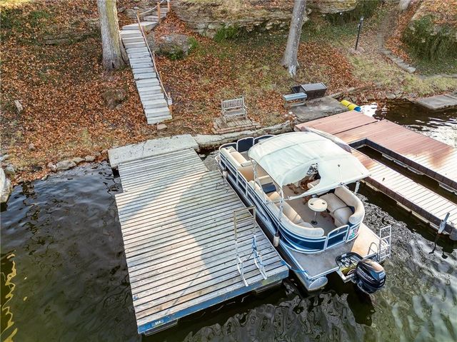 83 Beach Drive, Lake Tapawingo, MO 64015