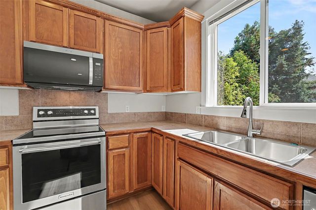 2021 NE 25th Place, Renton, WA 98056