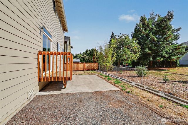 2021 NE 25th Place, Renton, WA 98056