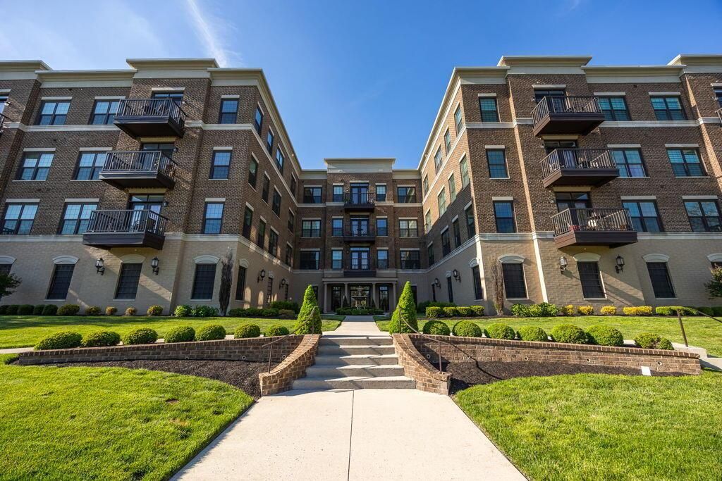 1670 E Broad Street, 201, Columbus, OH 43203